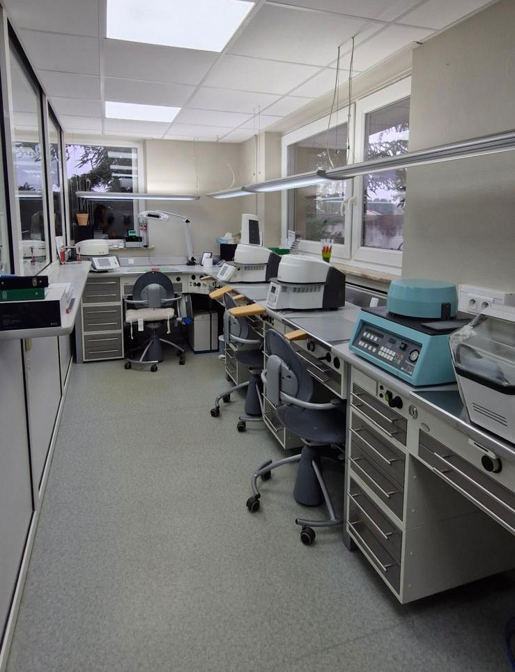 Laboratoire de prothèses dentaires à Thionville, frontière luxembourgeoise